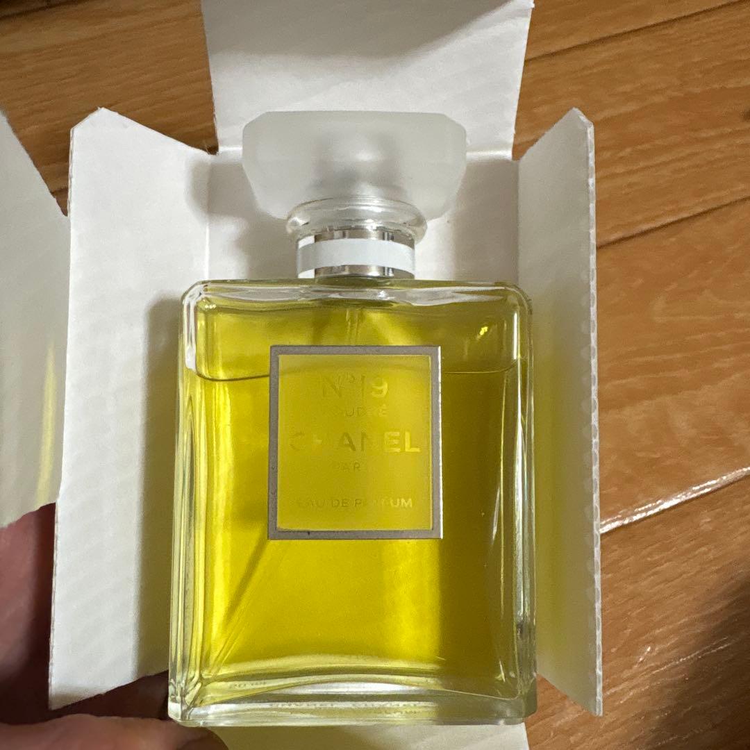 CHANEL N°19 Poudré 50ml Eau de Parfum - メルカリ