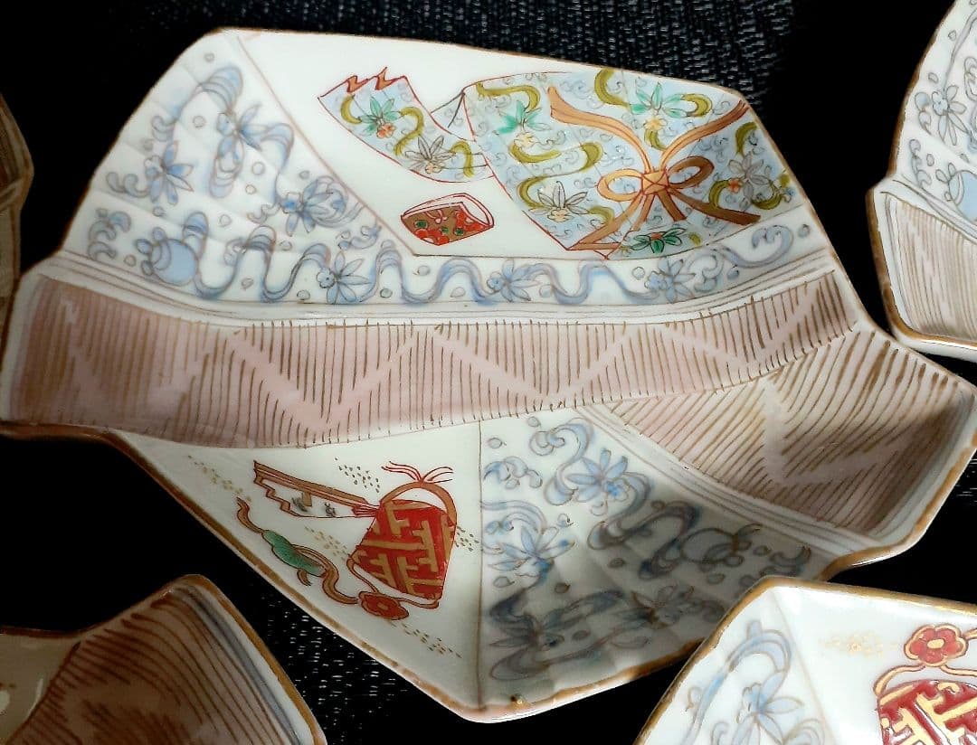【最上作品❗️】江戸後期　古伊万里　錦手　折紙型　竜田川に印籠に衣装の図皿　5客