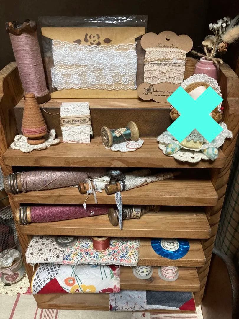 カントリー雑貨　アンファン雑貨　木製飾り棚　裁縫棚