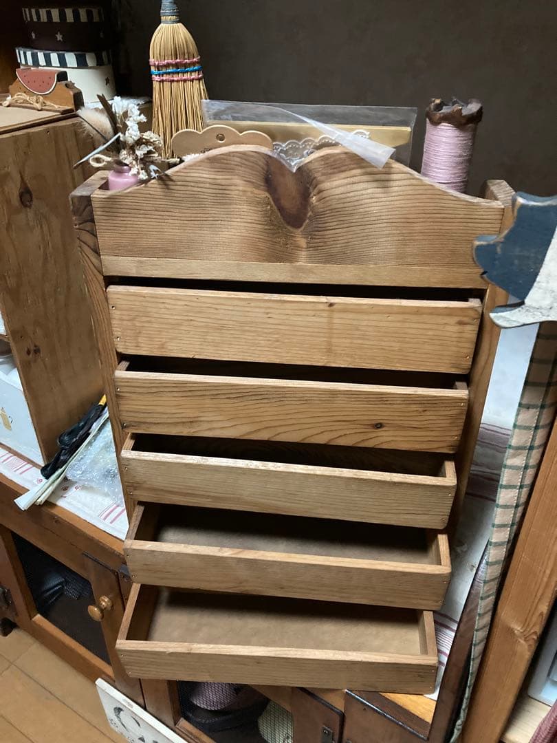 カントリー雑貨　アンファン雑貨　木製飾り棚　裁縫棚
