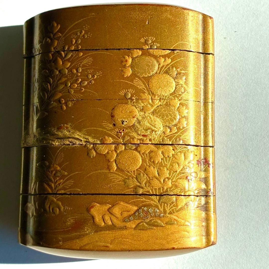 時代物　秋草金蒔絵　印籠　18