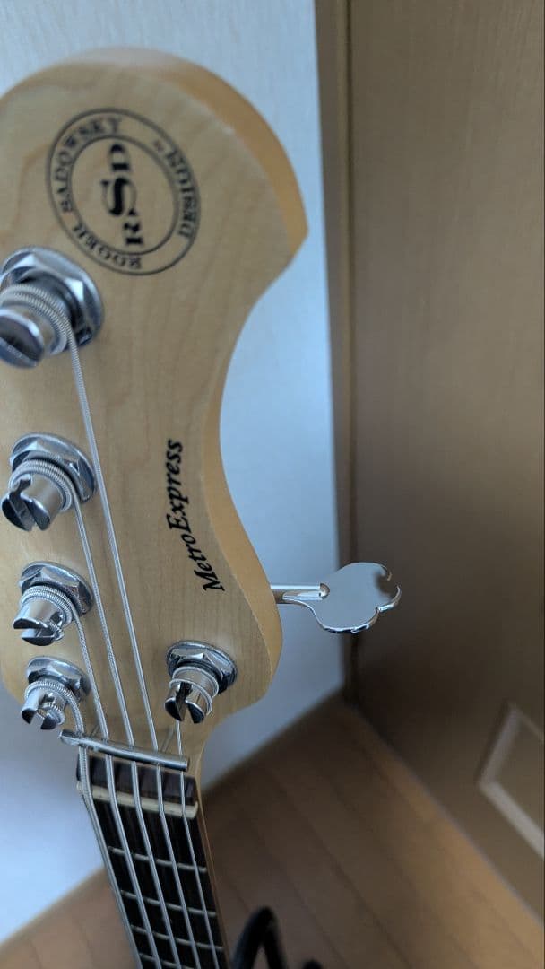 Sadowsky ME21 5弦 アンプラグ2、ケース付き