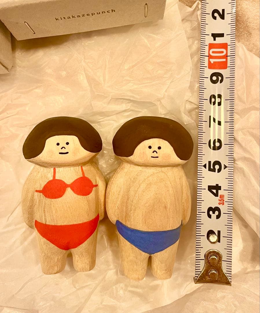 キタカゼパンチ 木彫り人形　男の子と女の子