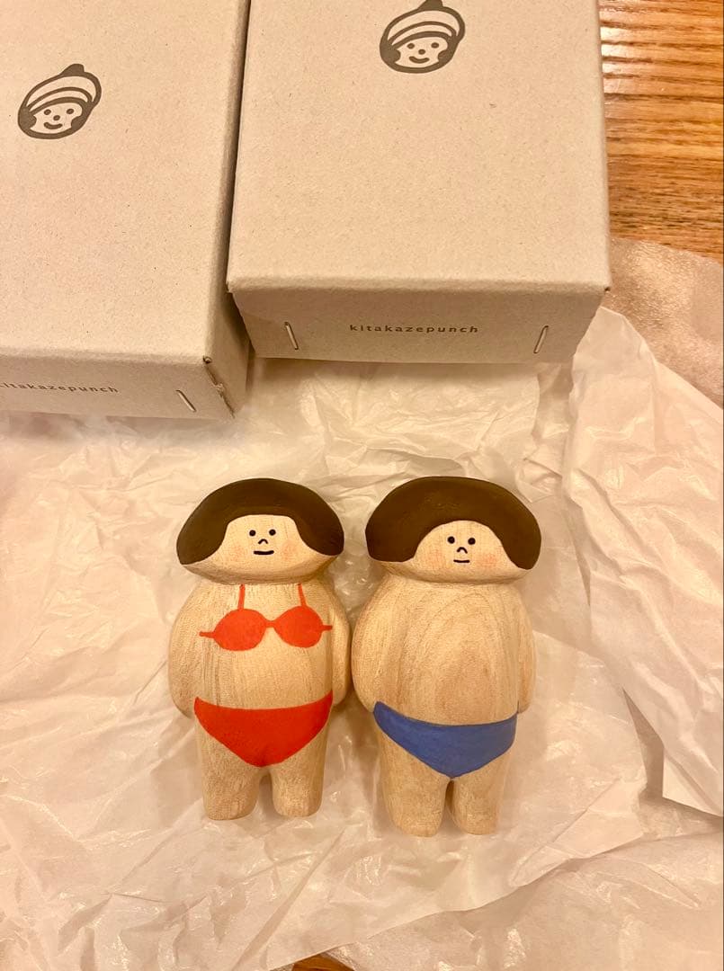 キタカゼパンチ 木彫り人形　男の子と女の子