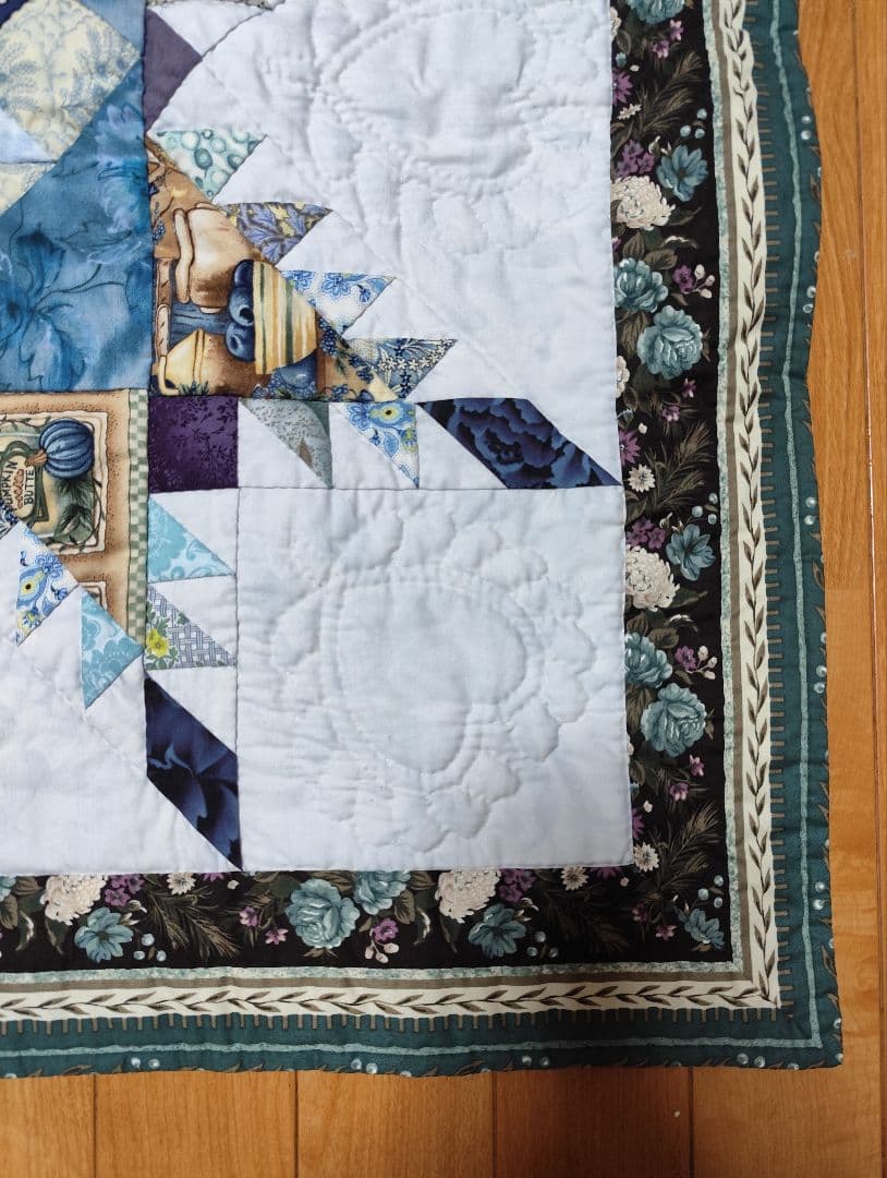 手縫いフェザースターのタペストリー