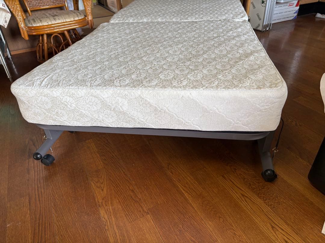 アイリスオーヤマ　折りたたみコイル電動ベッド