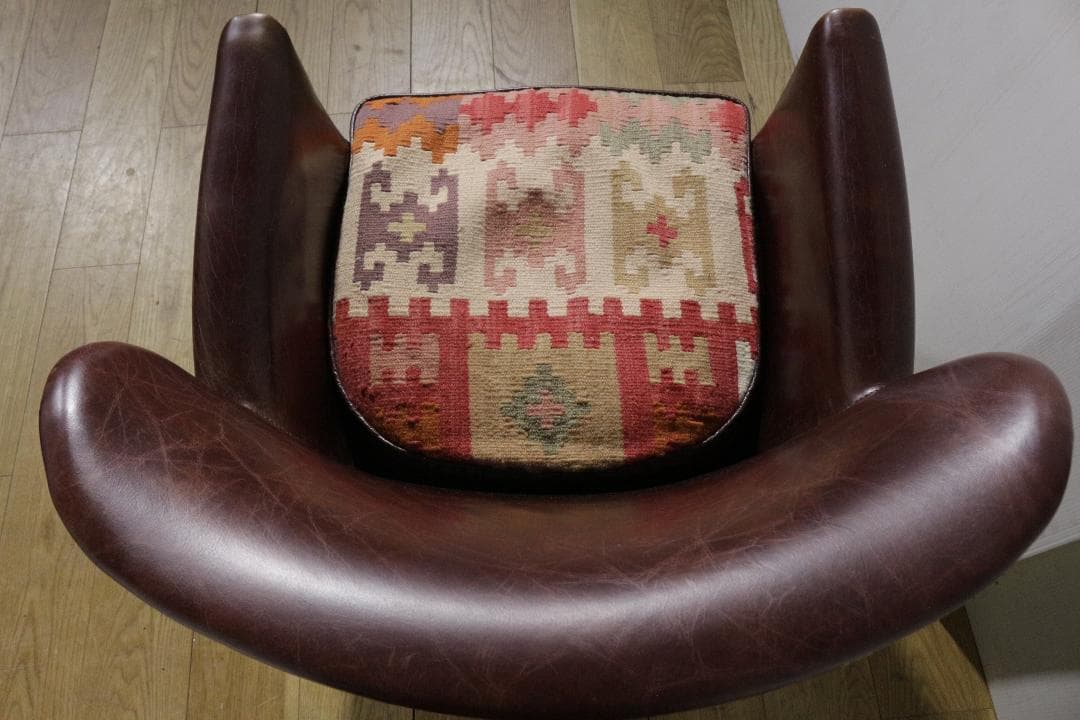 HALOハロ★アスプルンド★総本革張り★キリム座面★鋲打ち★シングルソファ★