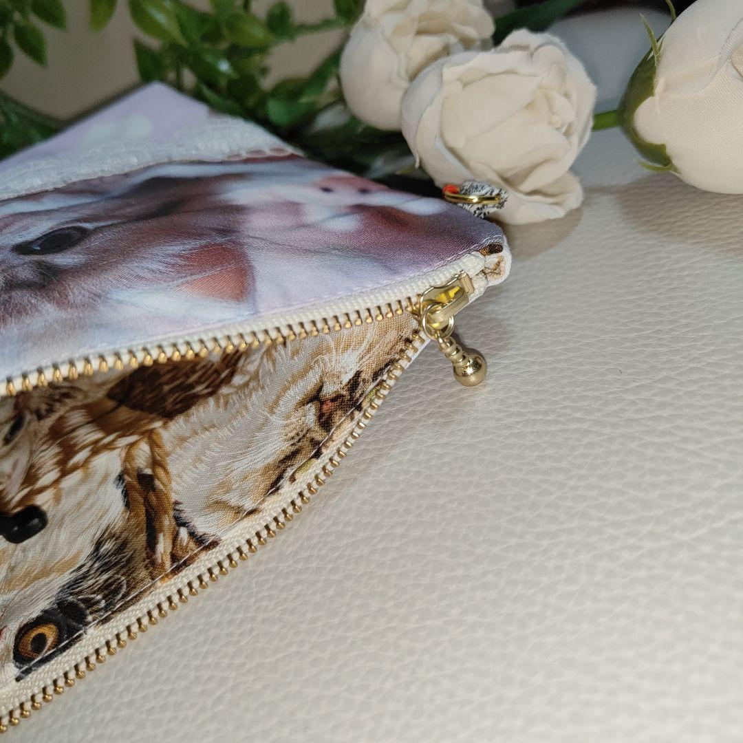 子猫デザインの布製ポーチ