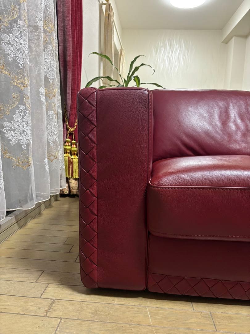 最終値下げおしゃれでモダンなワイン色赤い総革レザー3人掛けソファ