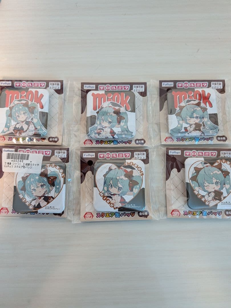 初音ミク×チロルチョコ スクエア缶バッジ コンプセット - メルカリ