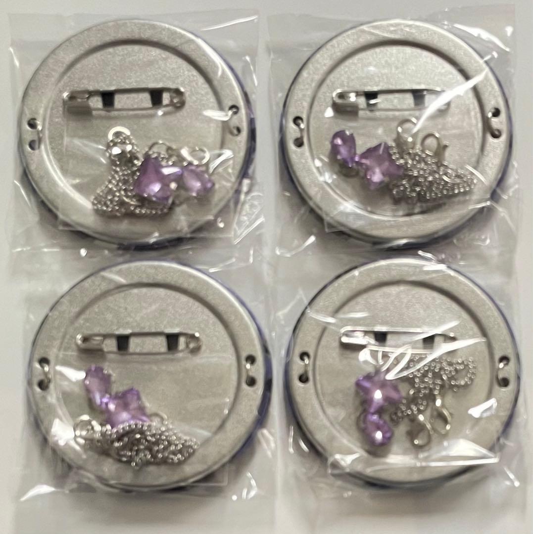 極楽街 近すぎて美しい極近店 チェーン付き缶バッジ タオ - メルカリ