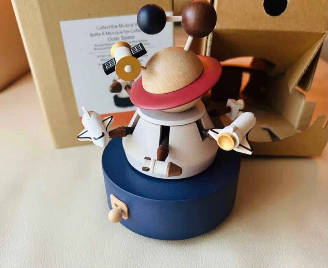 新品、宇宙モチーフ動くOuter Space 木製オルゴール