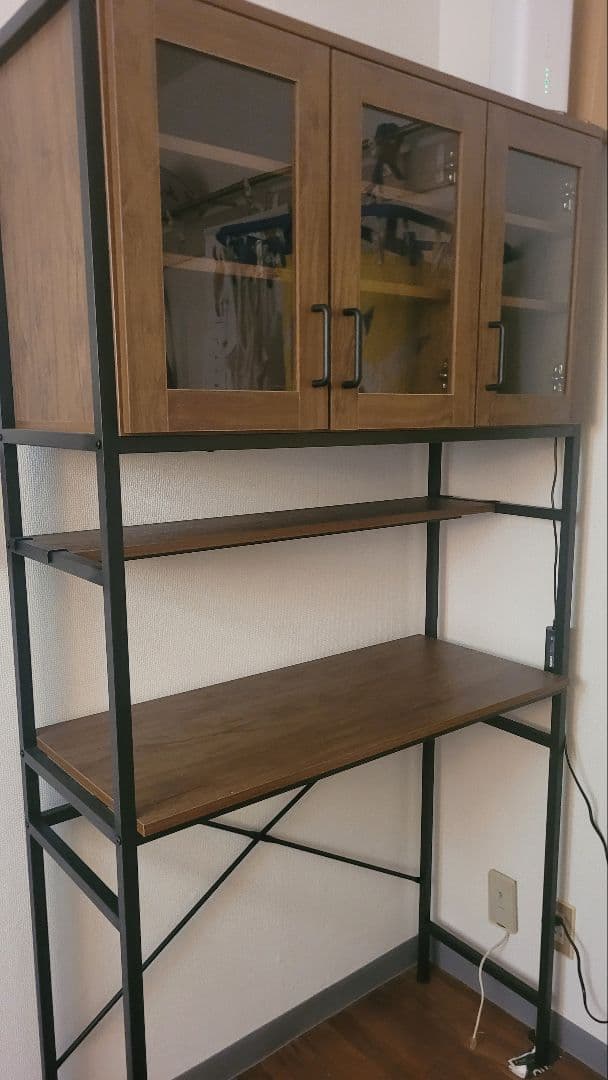 木製ガラス扉付きシェルフ