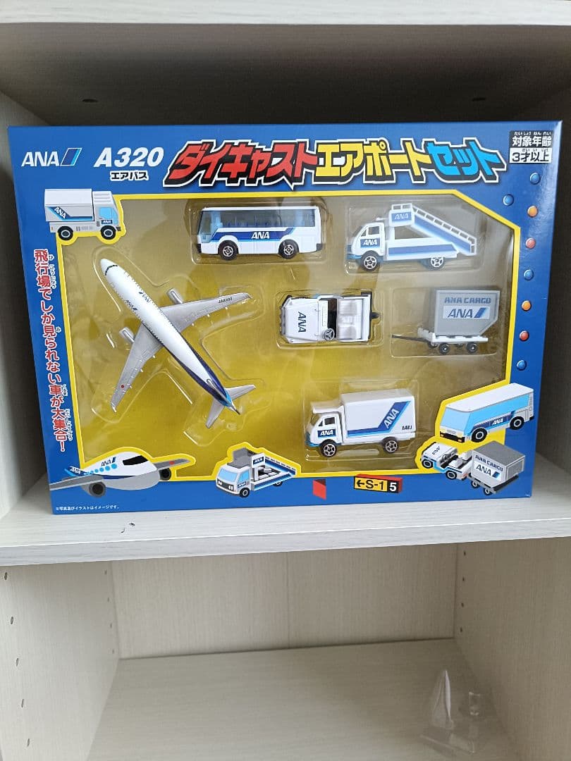 ANA A320 ダイキャストエアポートセット - メルカリ