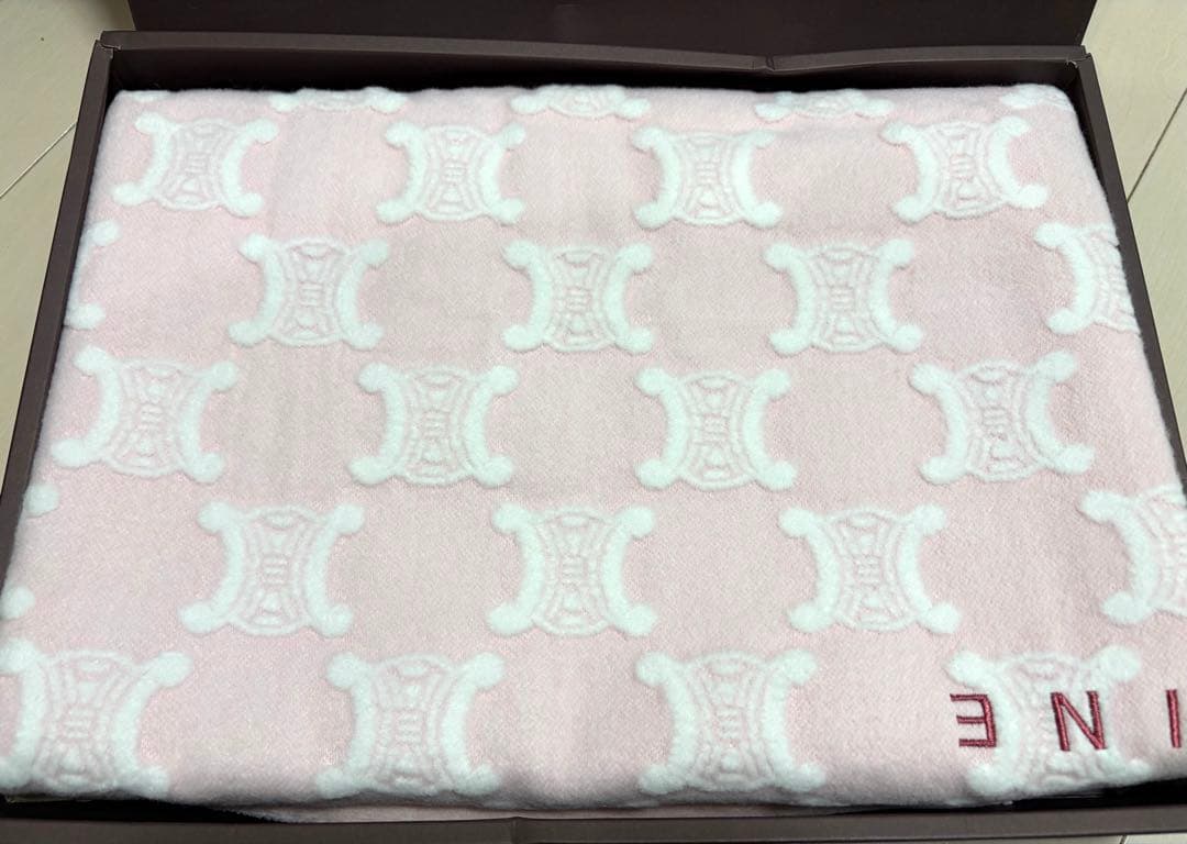 新品★CELINE★ピンク綿ひざ掛け★ハーフブランケット140cm x 70cm