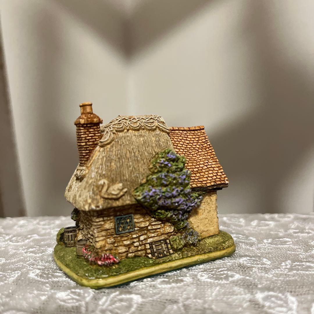 リリパットレーンTHE WHITE SWAN