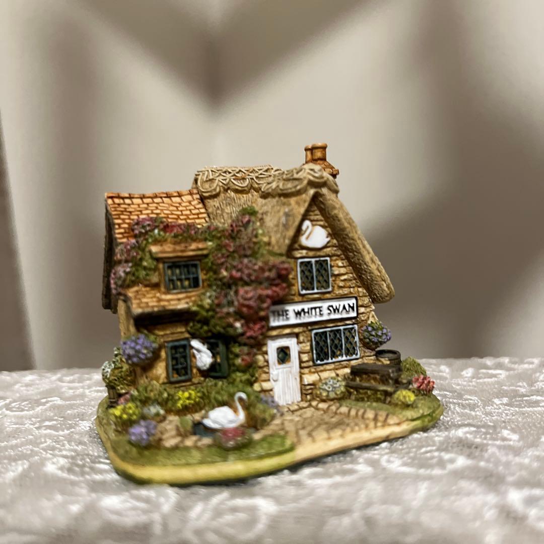 リリパットレーンTHE WHITE SWAN