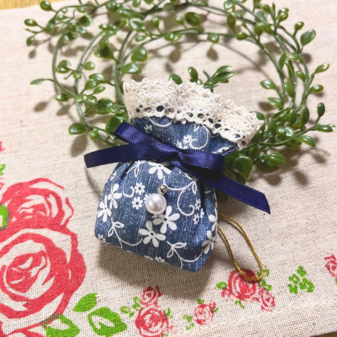 No.2302-28 ミニストラップサシェ（香り袋）春の小花柄＊パール ⑧
