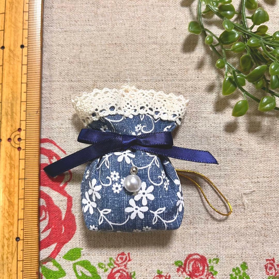 No.2302-28 ミニストラップサシェ（香り袋）春の小花柄＊パール ⑧