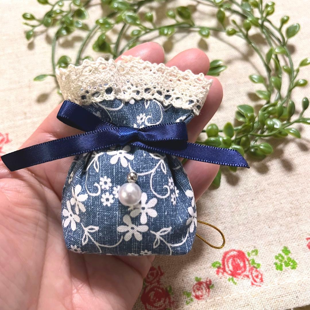 No.2302-28 ミニストラップサシェ（香り袋）春の小花柄＊パール ⑧
