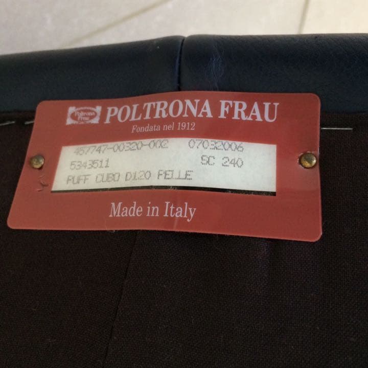 極上品ポルトローナフラウ■PUFF CUBOソファオットマン■カッシーナ