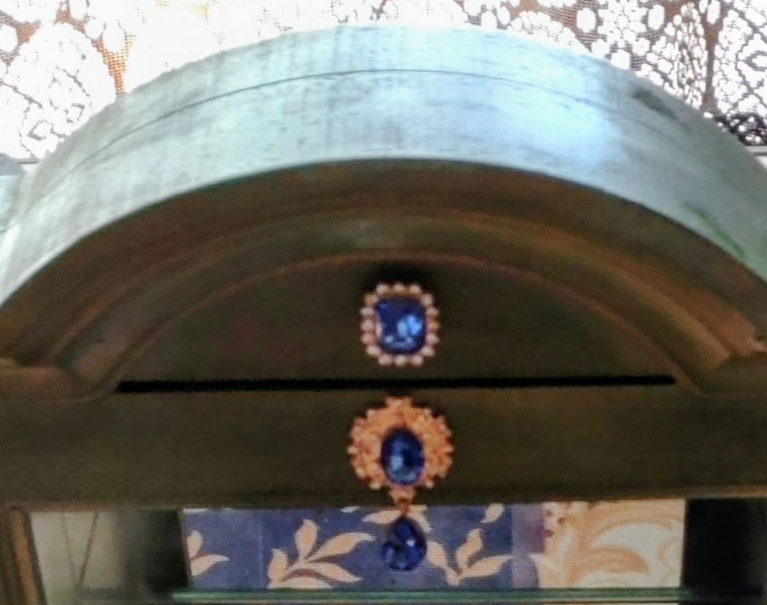 グリーン木製3段ガラスキャビネット