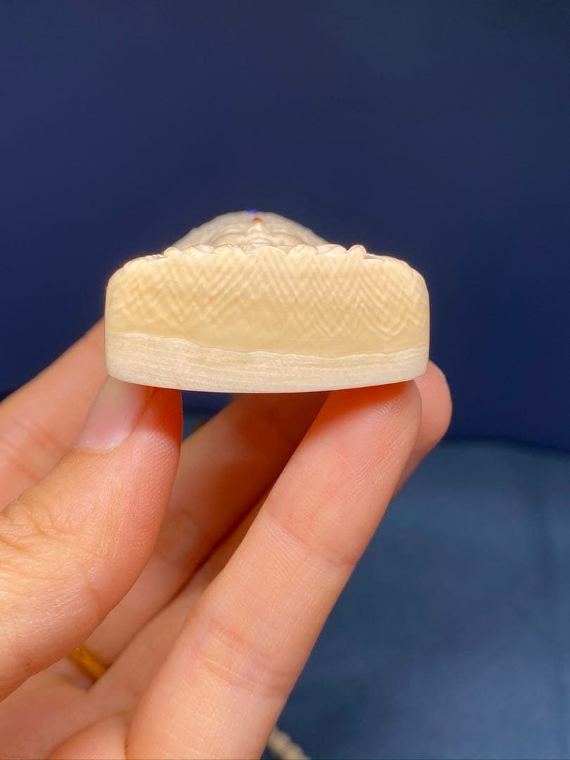 天然マンモス牙美しい手作り彫刻 観音菩薩 ペンダント(45g)