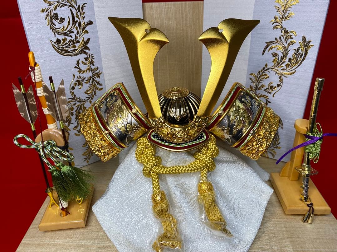 東京久月　五月人形　家紋付き正絹糸織兜飾り白木収納セット