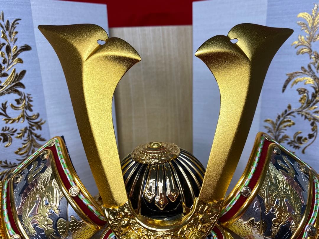 東京久月　五月人形　家紋付き正絹糸織兜飾り白木収納セット