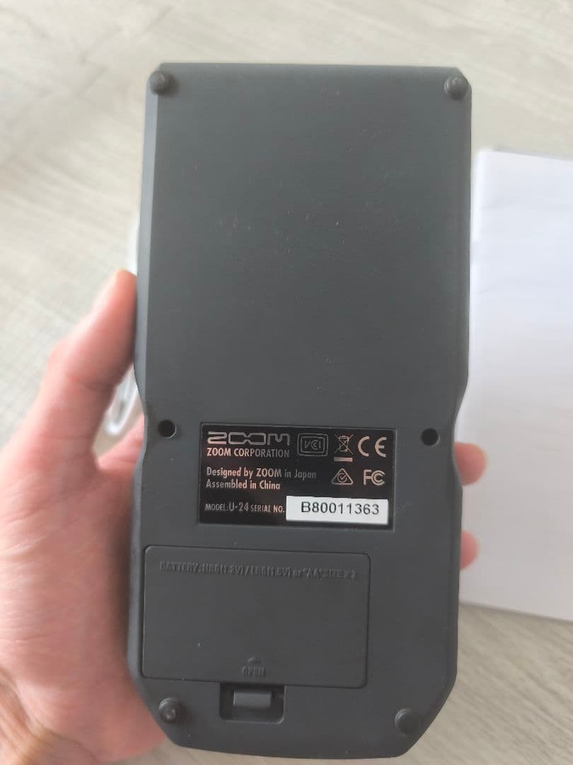 ZOOM U-24 オーディオインターフェイス　dtm 機材