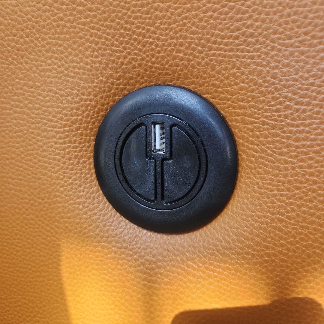 ニトリ　キャメル厚革電動テーブル付3人用ソファー