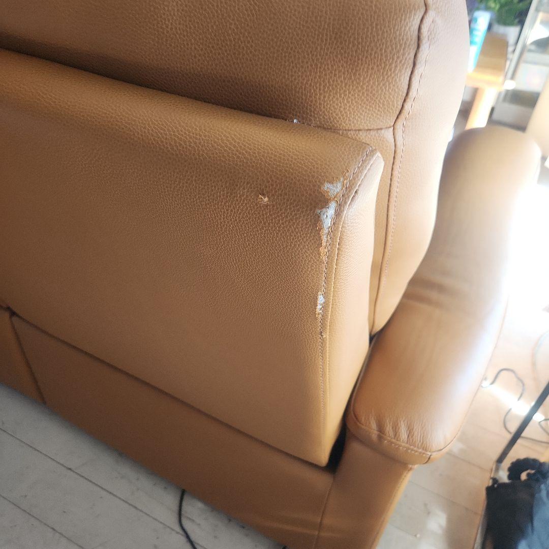 ニトリ　キャメル厚革電動テーブル付3人用ソファー