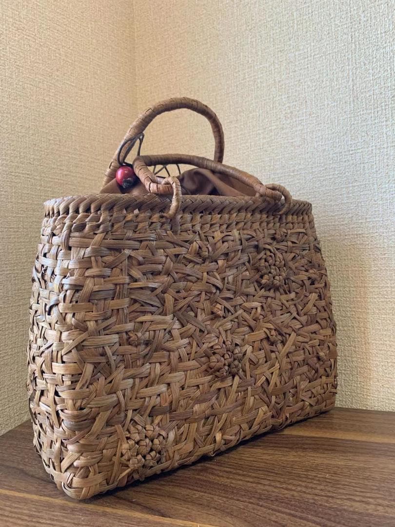 山葡萄　山葡萄かごバッグ　手作り　山葡萄籠バッグ　乱れ編み、花編み　内布あり