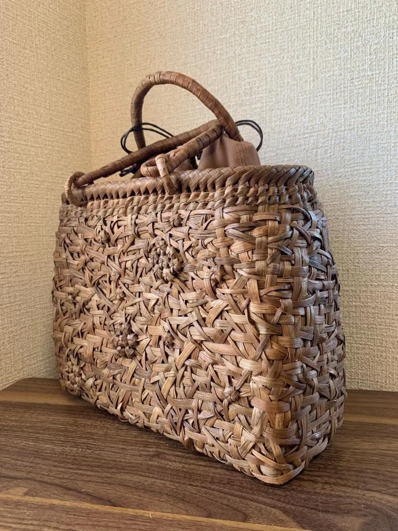 山葡萄　山葡萄かごバッグ　手作り　山葡萄籠バッグ　乱れ編み、花編み　内布あり