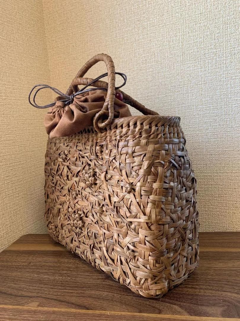 山葡萄　山葡萄かごバッグ　手作り　山葡萄籠バッグ　乱れ編み、花編み　内布あり