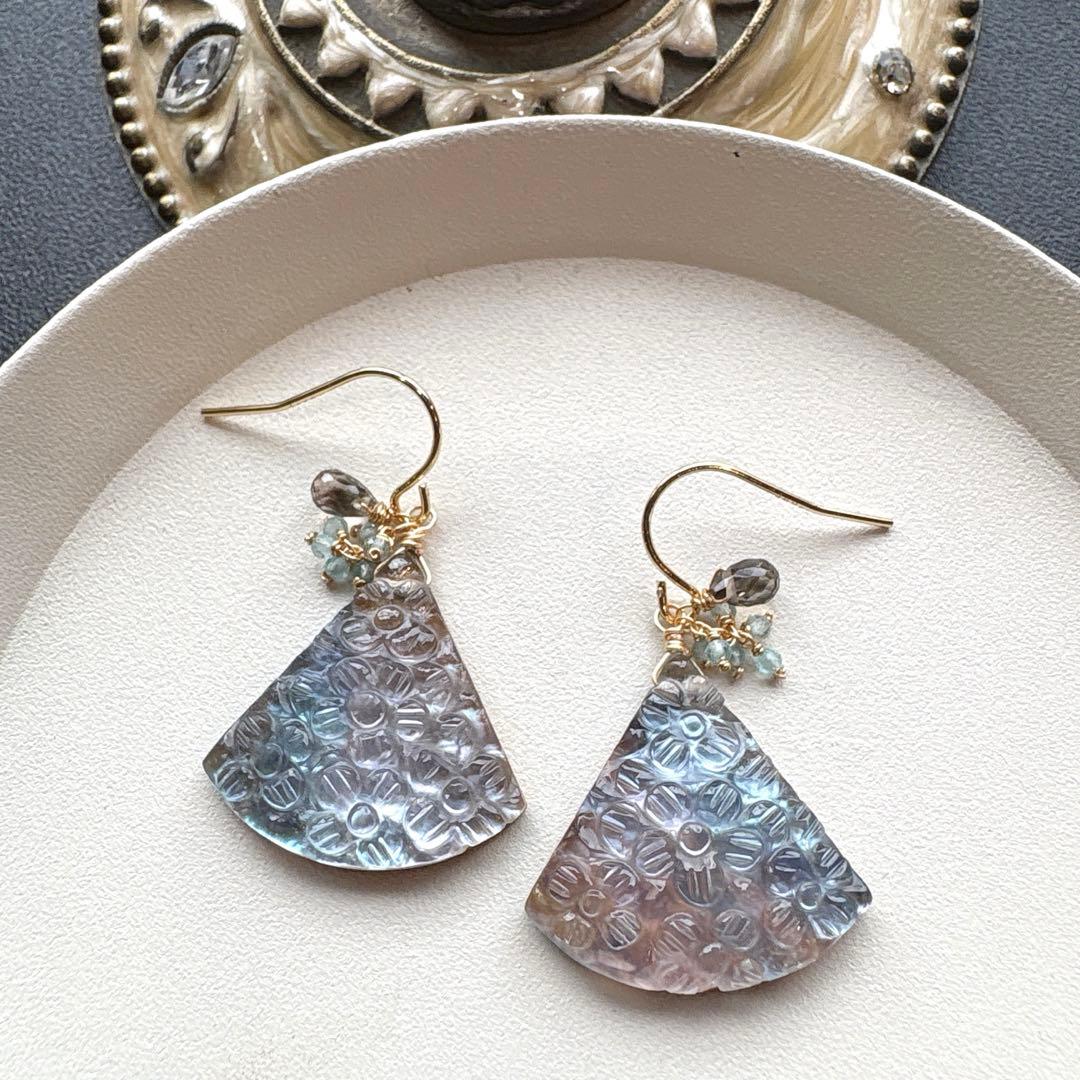 《1点限定》タイガーアイファンシェイプ小花カービング＊ピアスorイヤリング