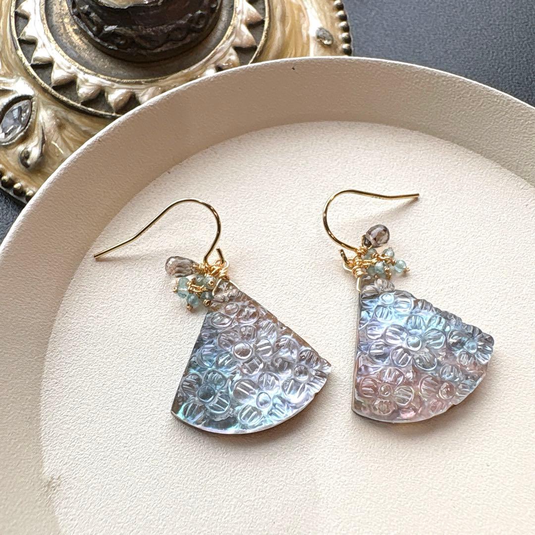 《1点限定》タイガーアイファンシェイプ小花カービング＊ピアスorイヤリング