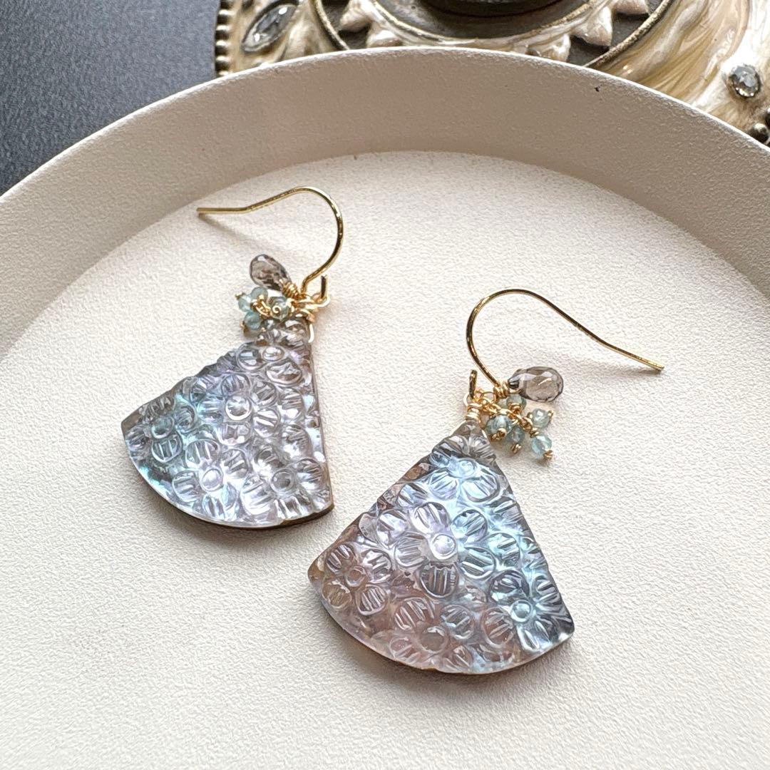 《1点限定》タイガーアイファンシェイプ小花カービング＊ピアスorイヤリング