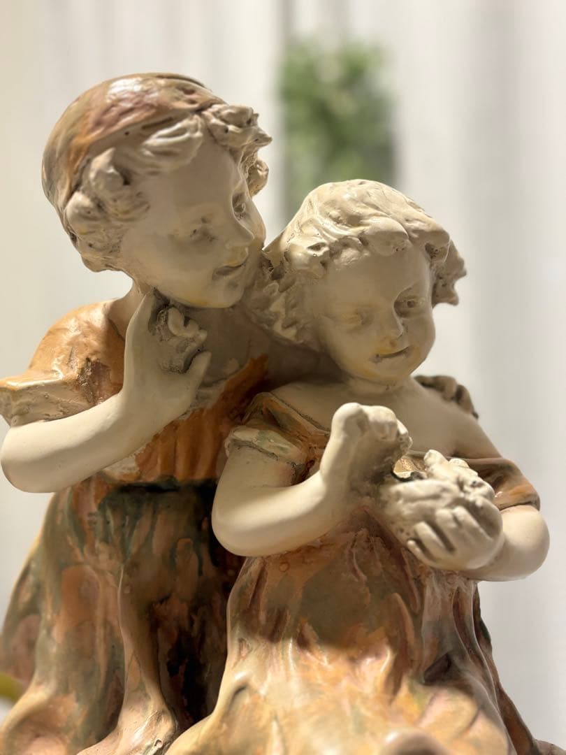 イタリア製　クラシカルな少女の像 陶器置物　存在感ある高さ34㎝