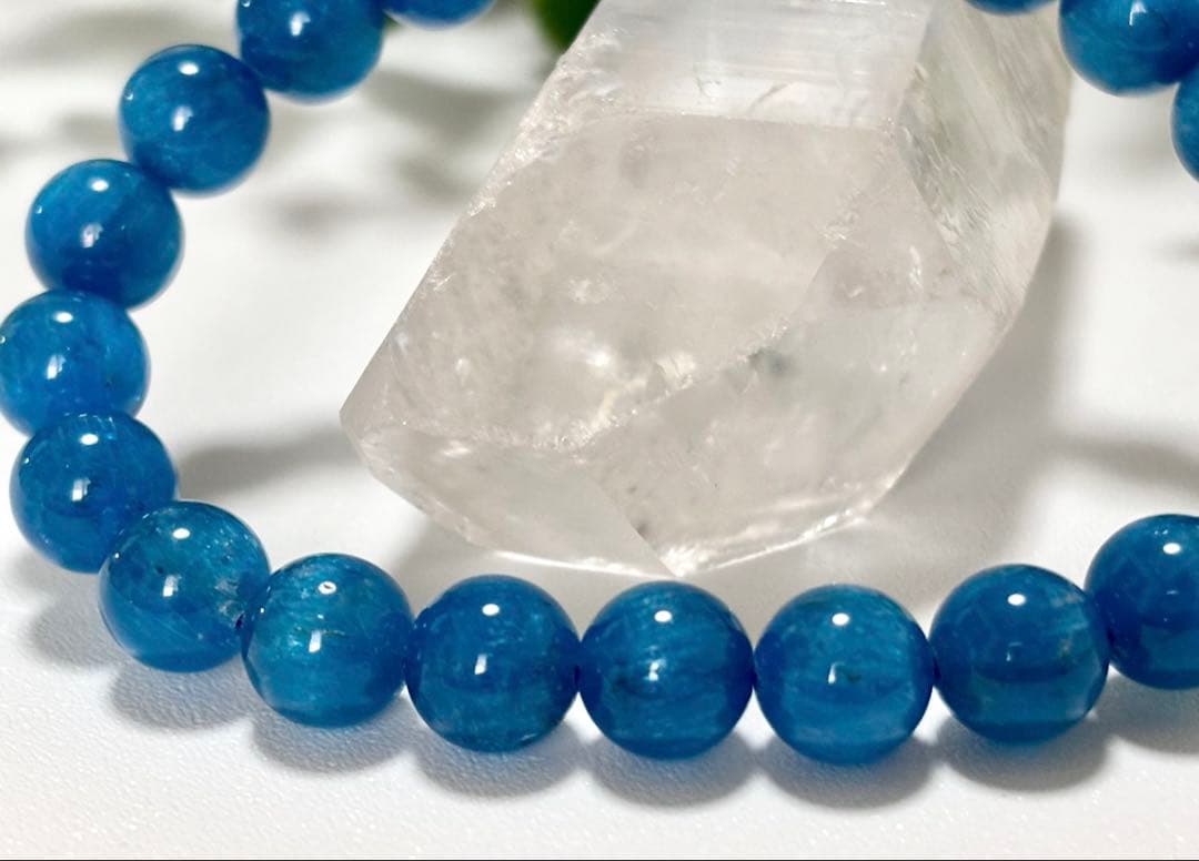 究極品質　未来への指針と絆を象徴する守護石　ネオンブルーアパタイトキャッツアイ