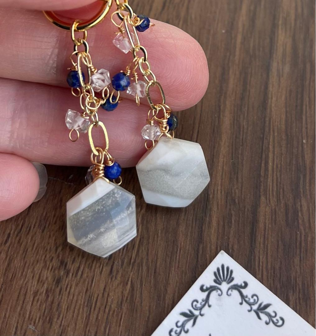 サービス価格·͜· ︎︎ホワイトレースアゲートヘキサゴンのピアスチャーム☆