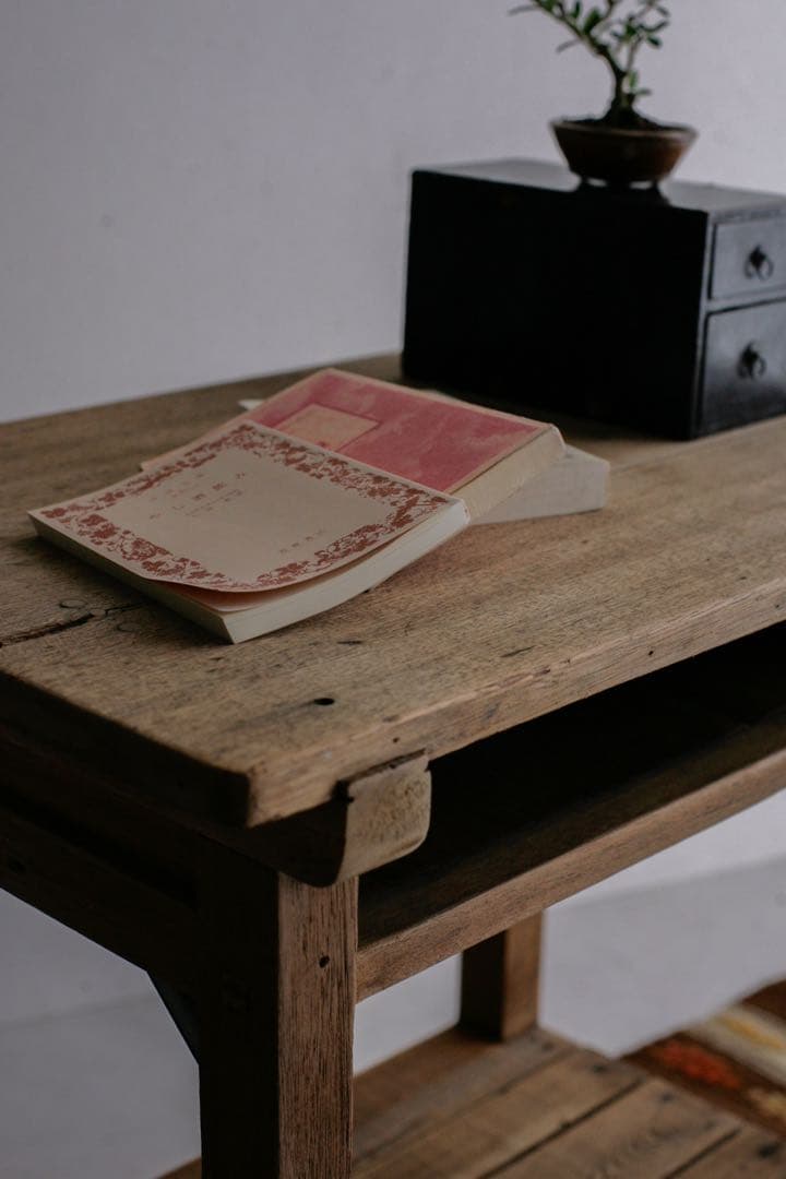 ラワン 杉 無垢材 サイドテーブル　勉強机　アンティークテーブル　古家具