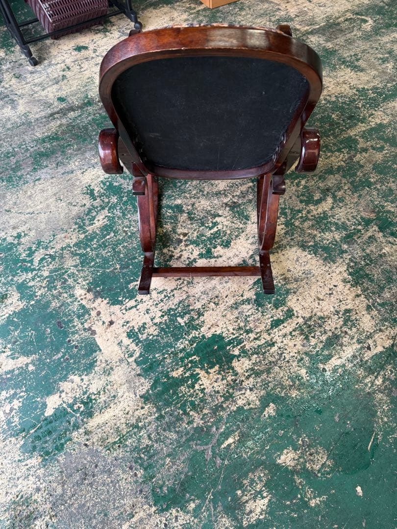 アンティーク調のロッキングチェア