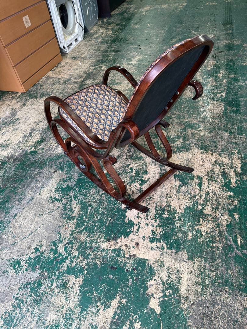 アンティーク調のロッキングチェア