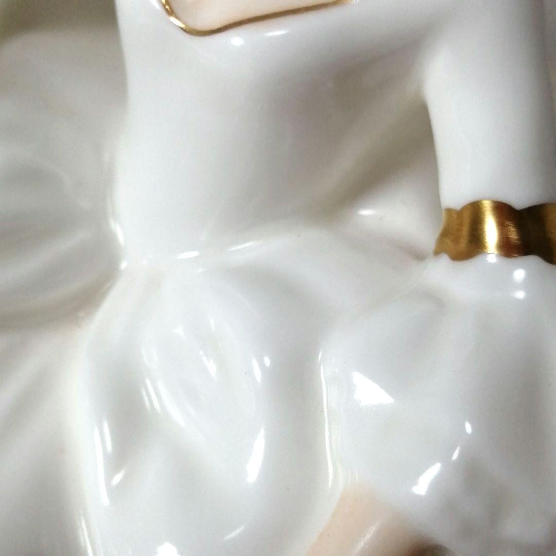 ロイヤルドルトン　フィギュリン　マイラブ　HN2339 陶器人形　フィギュア