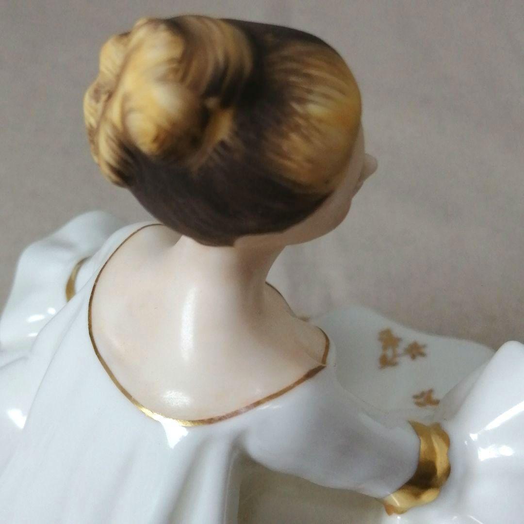 ロイヤルドルトン　フィギュリン　マイラブ　HN2339 陶器人形　フィギュア