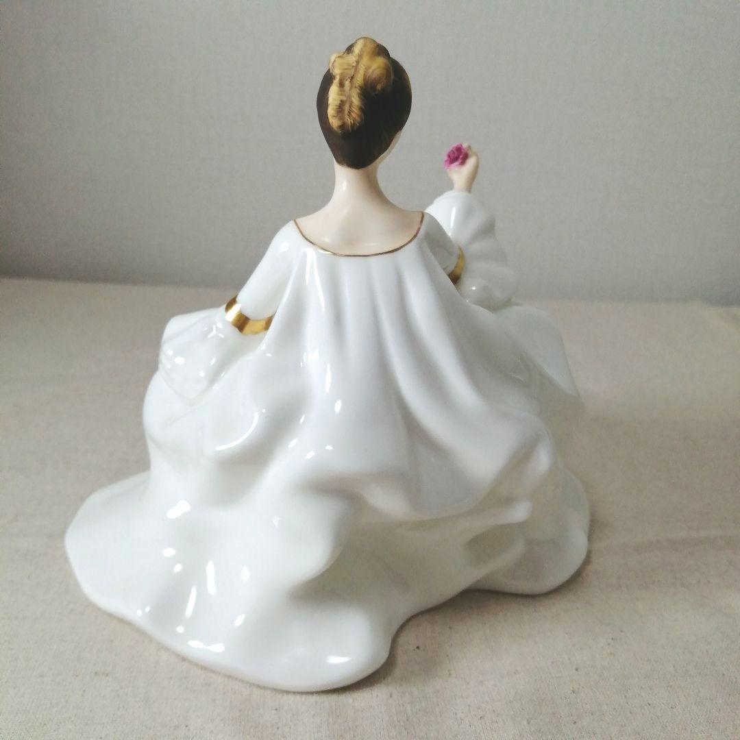 ロイヤルドルトン　フィギュリン　マイラブ　HN2339 陶器人形　フィギュア