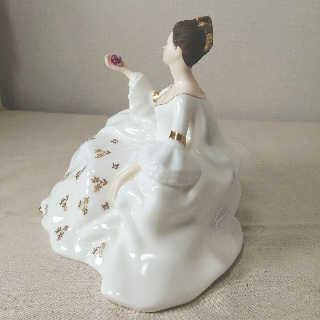 ロイヤルドルトン　フィギュリン　マイラブ　HN2339 陶器人形　フィギュア
