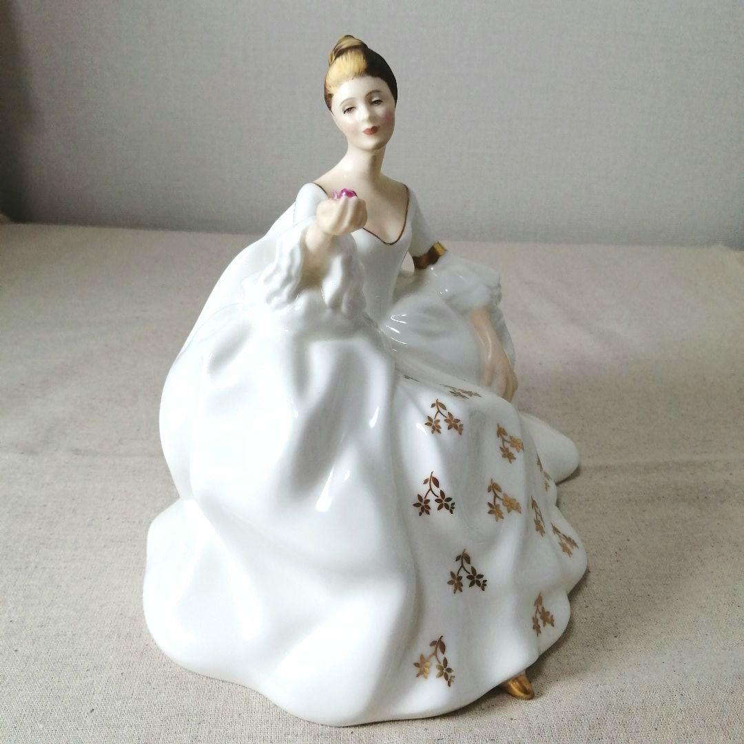 ロイヤルドルトン　フィギュリン　マイラブ　HN2339 陶器人形　フィギュア