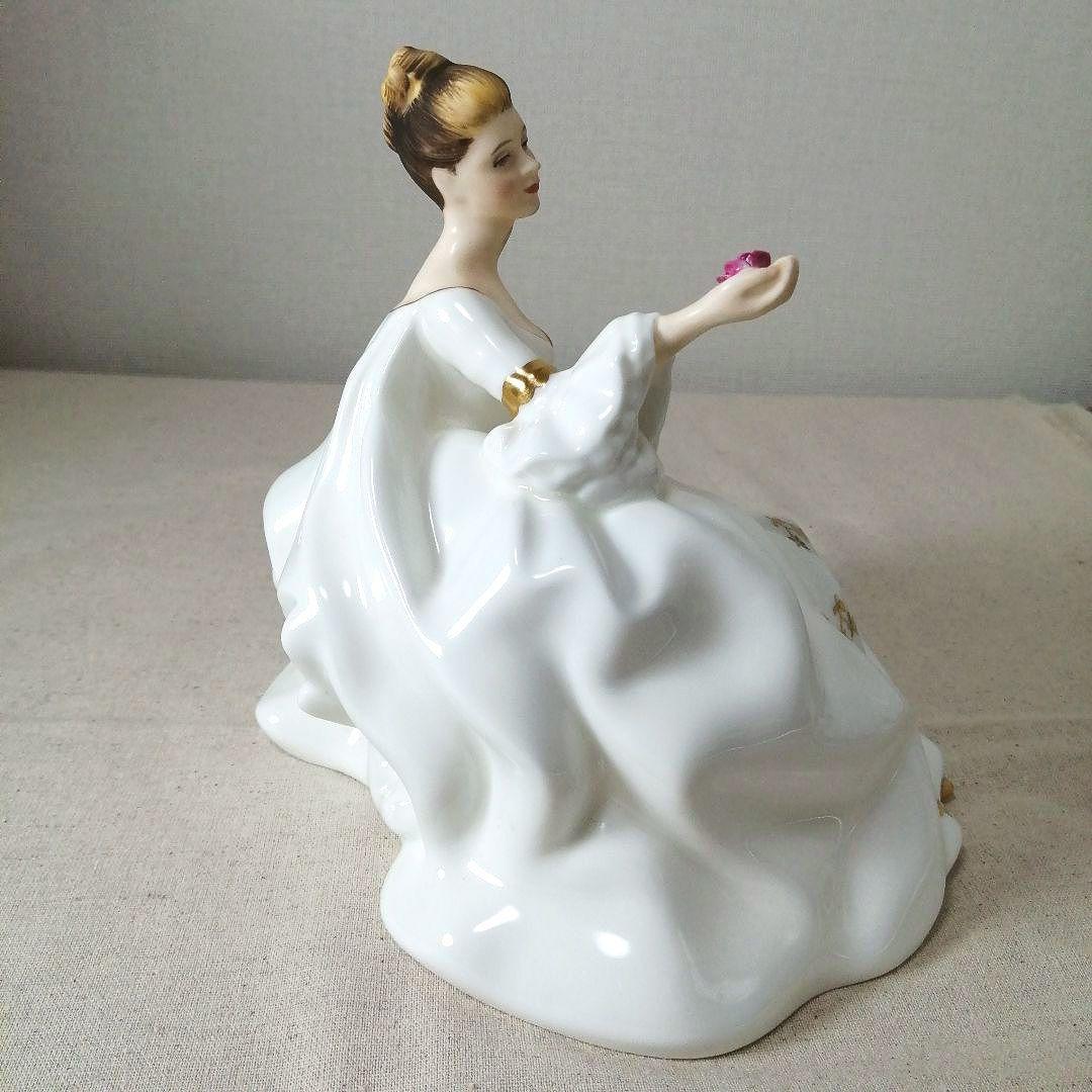 ロイヤルドルトン　フィギュリン　マイラブ　HN2339 陶器人形　フィギュア